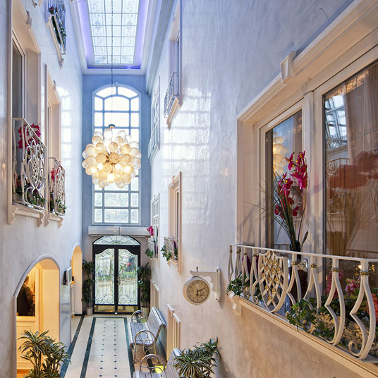 Amira Hotel