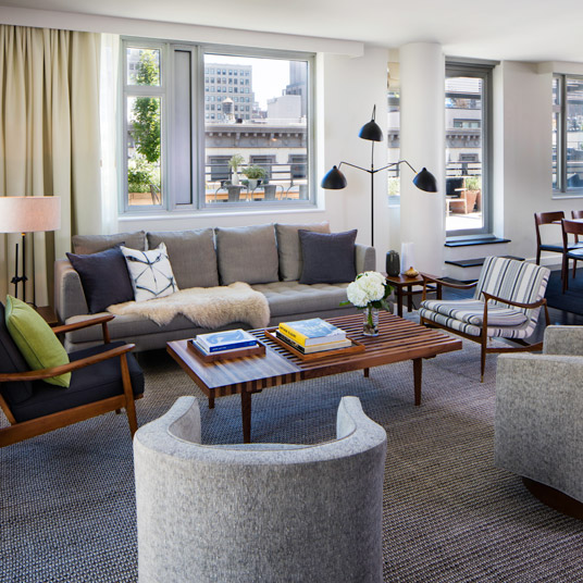 Smyth, a Thompson Hotel
