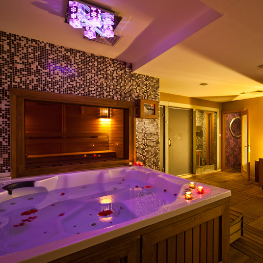Amira Hotel