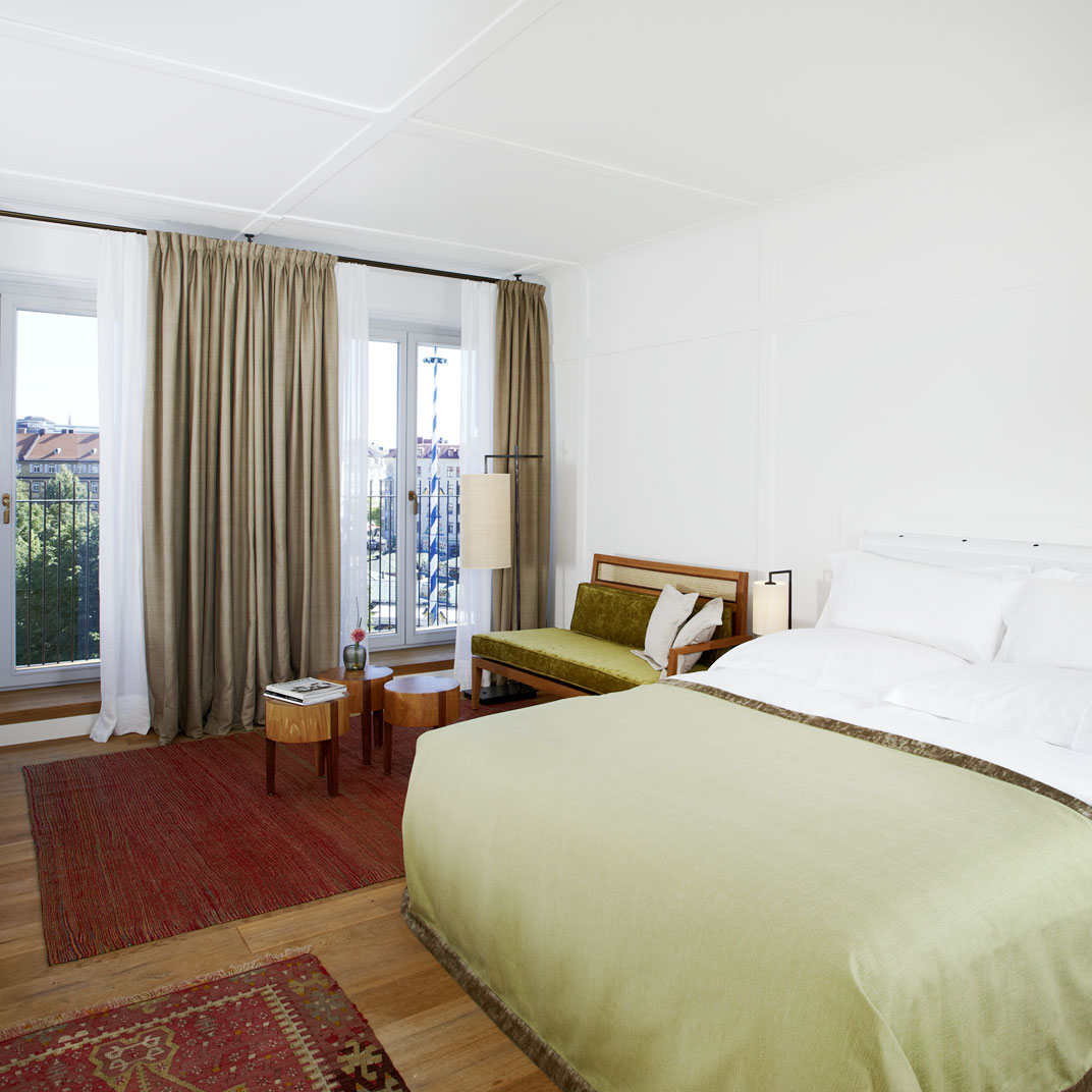 Louis Hotel
