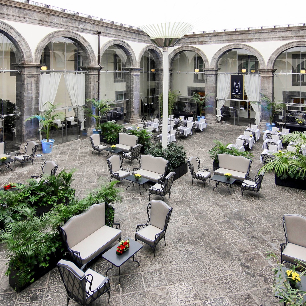 Palazzo Caracciolo Napoli