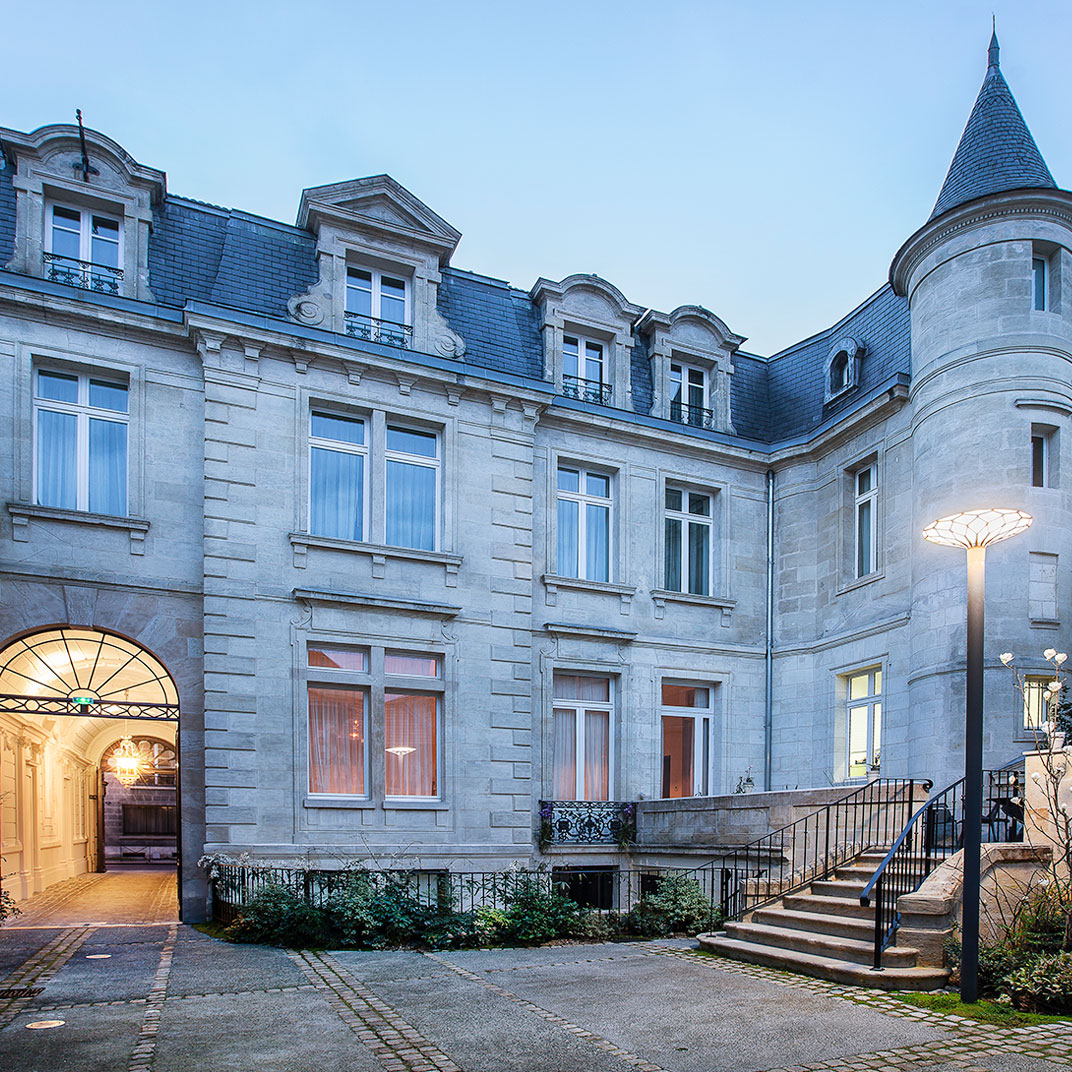 Yndo Hotel