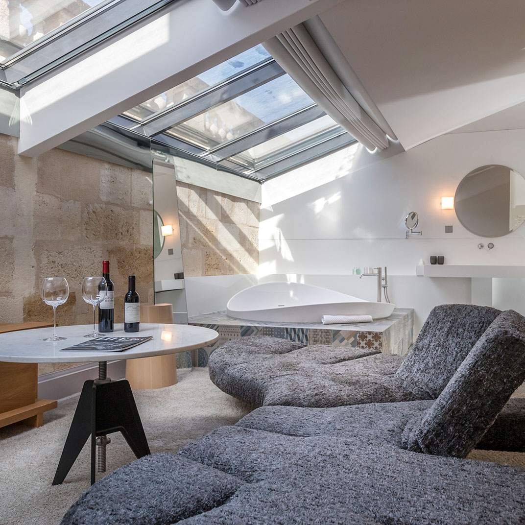 Yndo Hotel