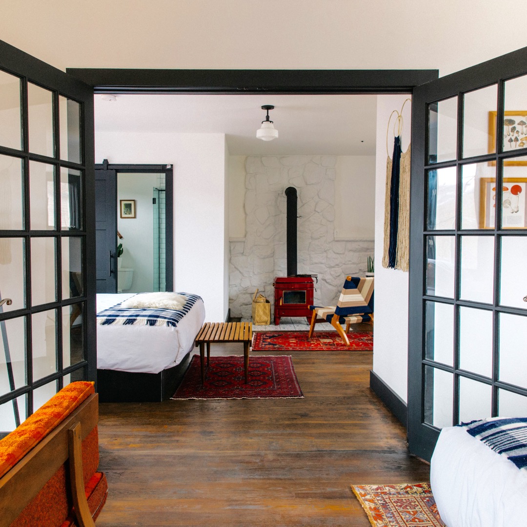 Eastwind - Hotel & Bar